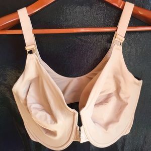 Curvation front close bra